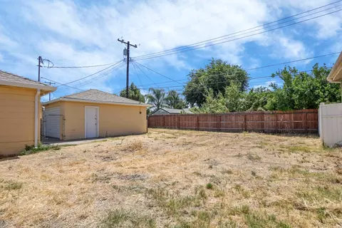 Exterior - 520 Tamarack Dr, Lodi, CA 95240 photo 4 of 6