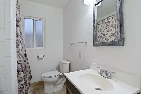 Bath - 520 Tamarack Dr, Lodi, CA 95240 photo 3 of 3