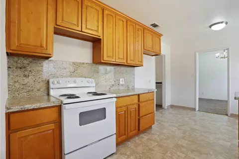 Kitchen - 520 Tamarack Dr, Lodi, CA 95240 photo 4 of 5