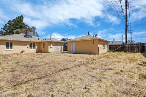 Exterior - 520 Tamarack Dr, Lodi, CA 95240 photo 5 of 6