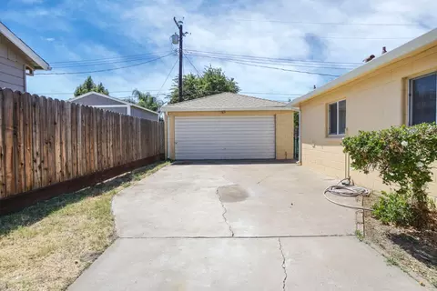 Exterior - 520 Tamarack Dr, Lodi, CA 95240 photo 2 of 6