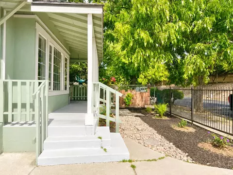 Exterior - 2125 E Myrtle St, Stockton, CA 95205 photo 3 of 4