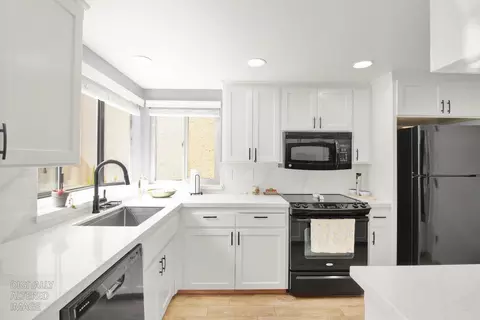 Kitchen - 947 Sylvan Meadows Dr, Modesto, CA 95356 photo 2 of 5