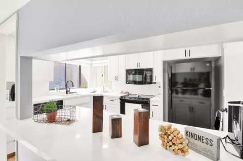 Kitchen - 947 Sylvan Meadows Dr, Modesto, CA 95356 photo 1 of 5