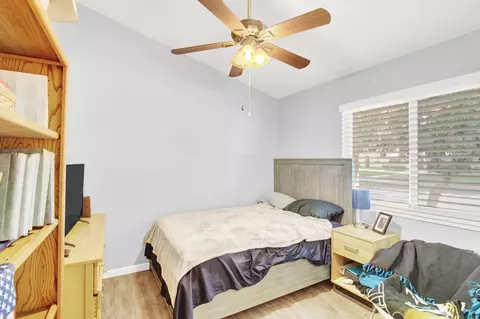 Bedroom - 947 Sylvan Meadows Dr, Modesto, CA 95356 photo 4 of 5