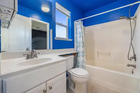 Bath - 1612 Hearthsong Dr, Manteca, CA 95337 photo 1 of 4