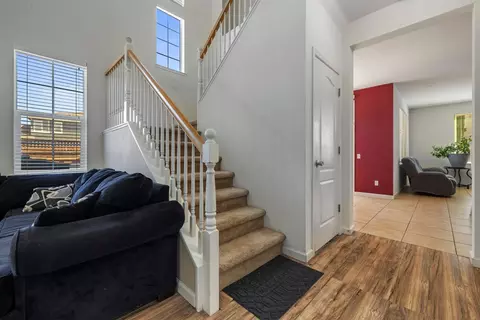 Entry Way - 1612 Hearthsong Dr, Manteca, CA 95337 photo 6 of 9