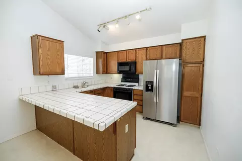 Kitchen - 6036 Deep River Ct, Riverbank, CA 95367 photo 4 of 5