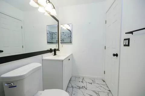 Bath - 6036 Deep River Ct, Riverbank, CA 95367 photo 3 of 5