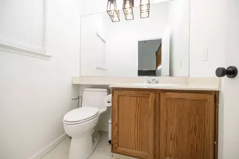 Bath - 6036 Deep River Ct, Riverbank, CA 95367 photo 1 of 5