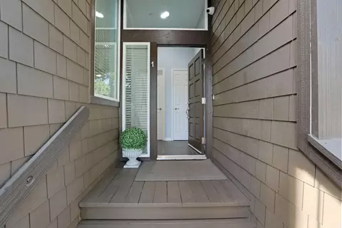 Entry Way - 501 Rose Ave #1, Modesto, CA 95355 photo 1 of 5