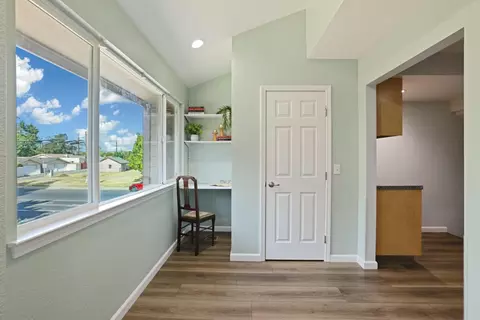 Entry Way - 501 Rose Ave #1, Modesto, CA 95355 photo 3 of 5