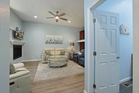 Entry Way - 501 Rose Ave #1, Modesto, CA 95355 photo 2 of 5