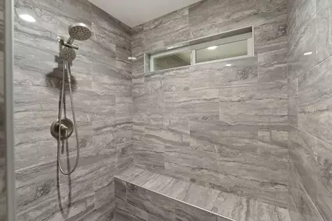 Bath - 501 Rose Ave #1, Modesto, CA 95355 photo 4 of 4