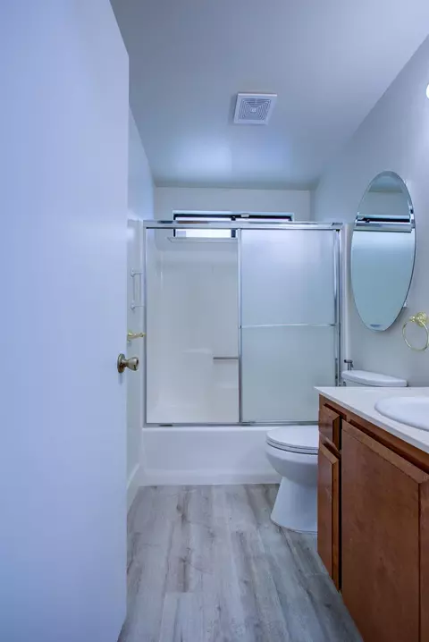 Bath - 1311 Trinity Way, Turlock, CA 95382 photo 2 of 5