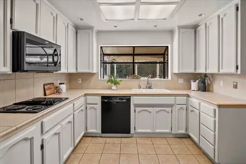 Kitchen - 400 Rosebay Ln, Modesto, CA 95356 photo 6 of 8