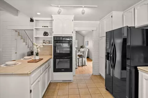 Kitchen - 400 Rosebay Ln, Modesto, CA 95356 photo 5 of 8