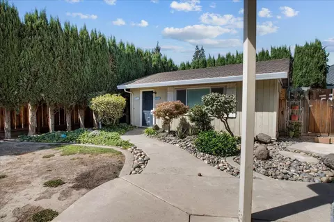 Exterior - 400 Rosebay Ln, Modesto, CA 95356 photo 4 of 19