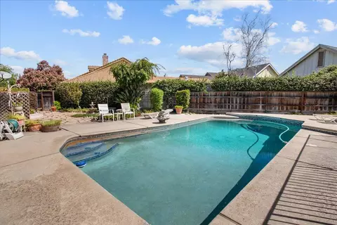Exterior - 400 Rosebay Ln, Modesto, CA 95356 photo 10 of 19