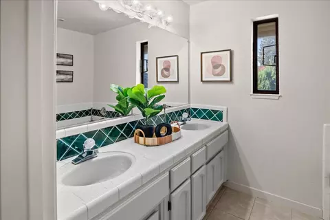 Bath - 400 Rosebay Ln, Modesto, CA 95356 photo 5 of 8