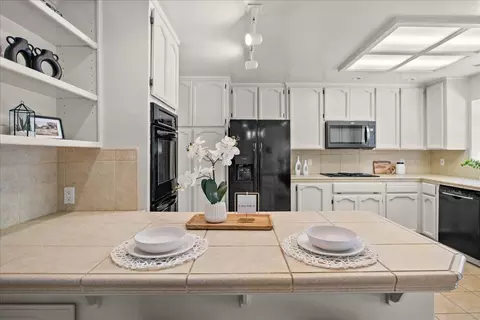 Kitchen - 400 Rosebay Ln, Modesto, CA 95356 photo 3 of 8