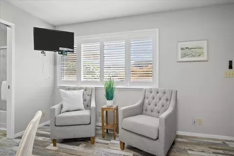 Living - 400 Rosebay Ln, Modesto, CA 95356 photo 4 of 4