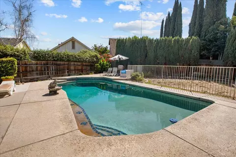 Exterior - 400 Rosebay Ln, Modesto, CA 95356 photo 12 of 19