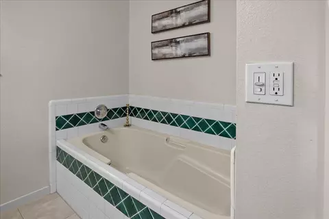 Bath - 400 Rosebay Ln, Modesto, CA 95356 photo 6 of 8