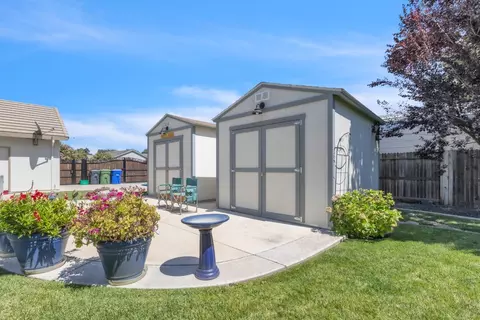 Exterior - 940 Chase Dr, Galt, CA 95632 photo 6 of 11
