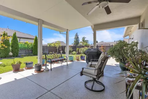 Exterior - 940 Chase Dr, Galt, CA 95632 photo 8 of 11