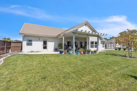Exterior - 940 Chase Dr, Galt, CA 95632 photo 7 of 11