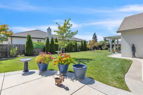 Exterior - 940 Chase Dr, Galt, CA 95632 photo 10 of 11