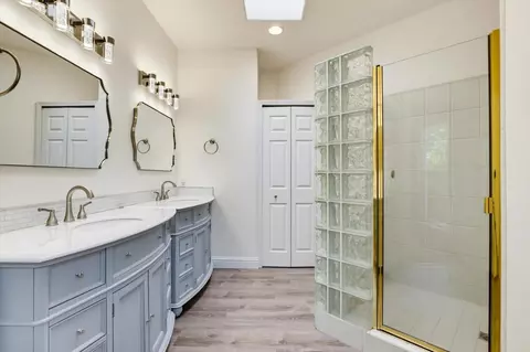 Bath - 11065 Ringtail Rd, Penn Valley, CA 95946 photo 1 of 2