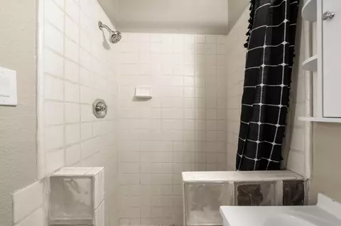 Bath - 5513 Sapunor Way, Carmichael, CA 95608 photo 3 of 3