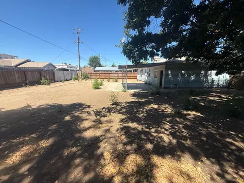 Exterior - 656 Pine St, Manteca, CA 95336 photo 4 of 11