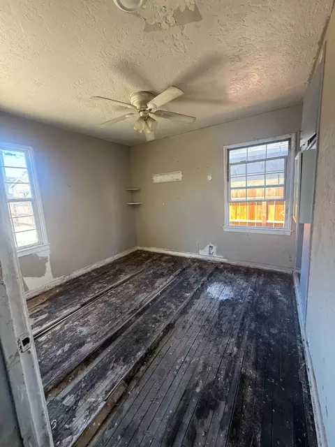 Bedroom - 656 Pine St, Manteca, CA 95336 photo 2 of 2