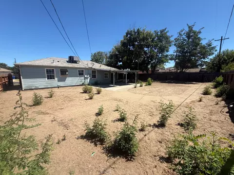 Exterior - 656 Pine St, Manteca, CA 95336 photo 6 of 11