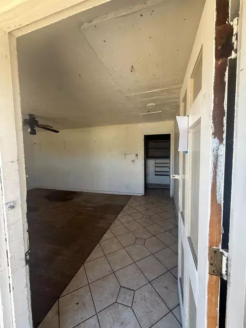 Entry Way - 656 Pine St, Manteca, CA 95336 photo 1 of 2