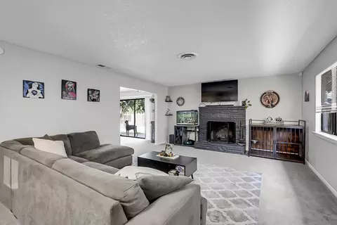 Living - 2727 Buttonwillow Ave, Stockton, CA 95207 photo 1 of 2
