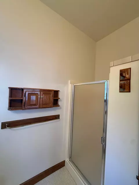 Bath - 2295 S Crest Ave, Martinez, CA 94553 photo 3 of 3