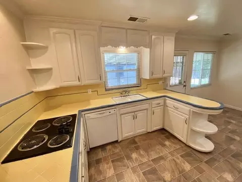 Kitchen - 1539 Ardmore Ave, Modesto, CA 95350 photo 4 of 6