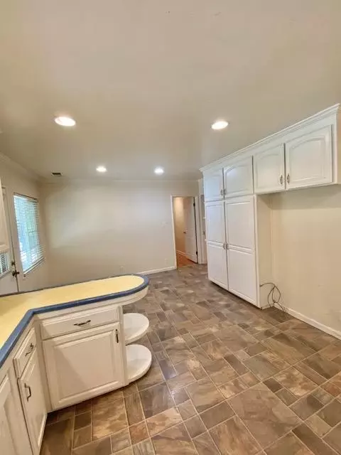 Kitchen - 1539 Ardmore Ave, Modesto, CA 95350 photo 5 of 6