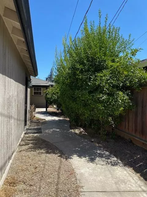 Exterior - 1539 Ardmore Ave, Modesto, CA 95350 photo 10 of 12