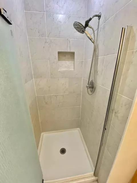 Bath - 1539 Ardmore Ave, Modesto, CA 95350 photo 6 of 6