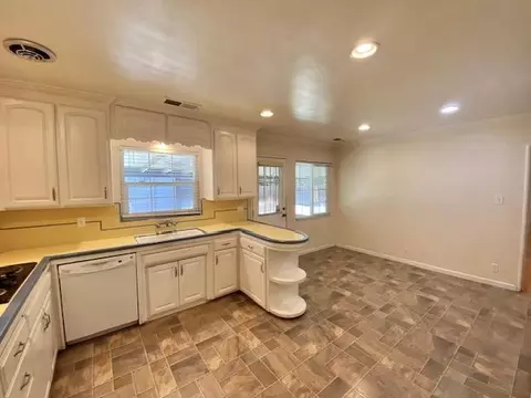 Kitchen - 1539 Ardmore Ave, Modesto, CA 95350 photo 3 of 6