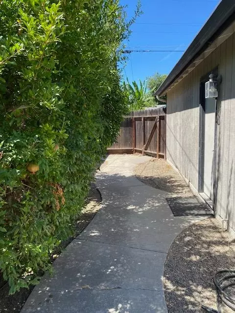 Exterior - 1539 Ardmore Ave, Modesto, CA 95350 photo 11 of 12