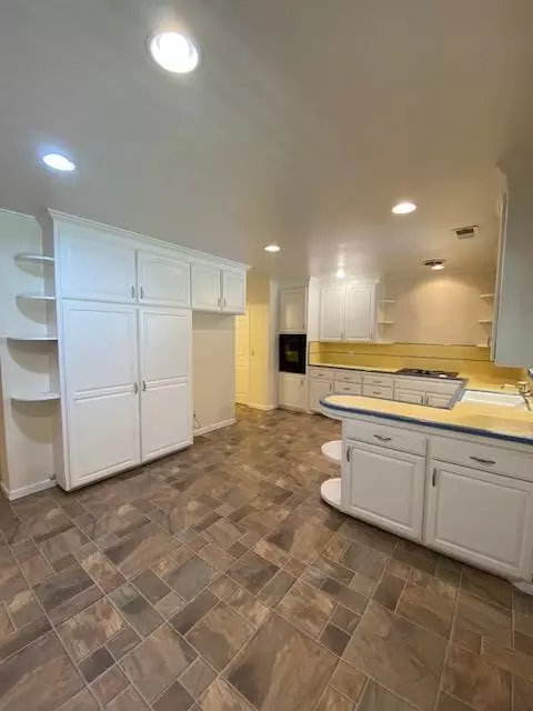 Kitchen - 1539 Ardmore Ave, Modesto, CA 95350 photo 2 of 6