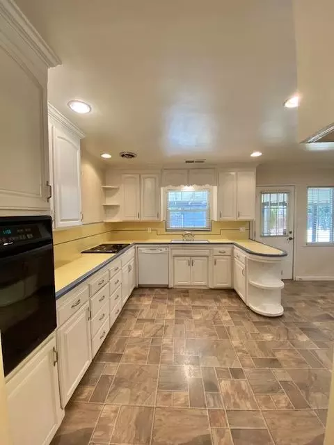 Kitchen - 1539 Ardmore Ave, Modesto, CA 95350 photo 6 of 6