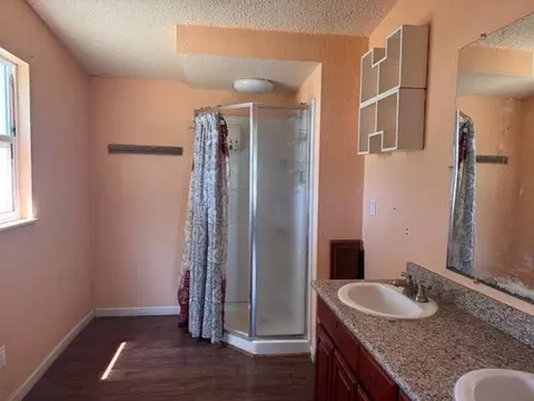 Bath - 2133 Mccullagh Rd, Stevinson, CA 95374 photo 1 of 2