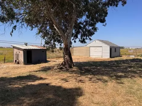 Exterior - 2133 Mccullagh Rd, Stevinson, CA 95374 photo 3 of 5